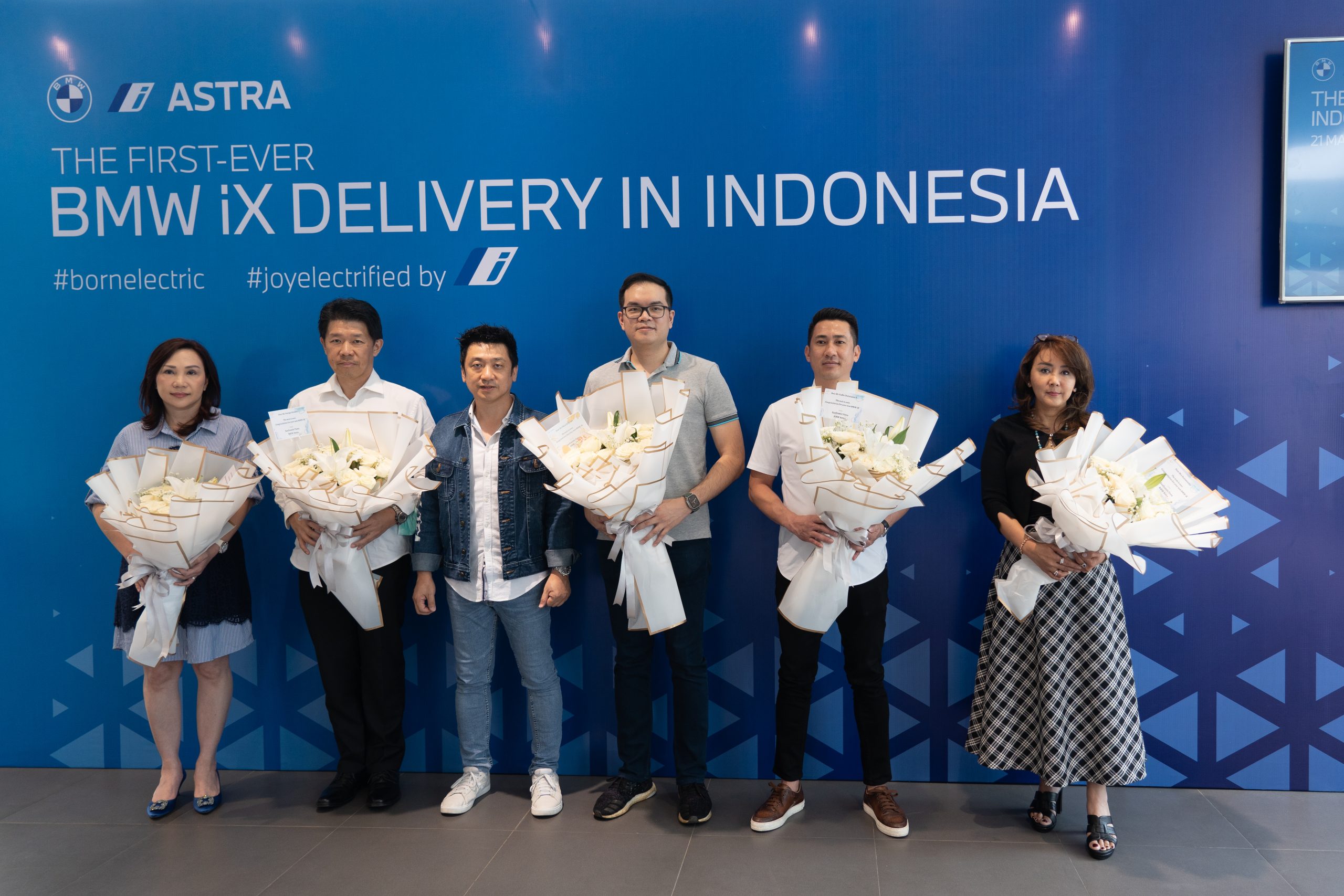 BMW Astra Lakukan Serah Terima BMW iX Pertama di Indonesia - Jawa Pos News
